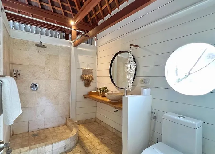 Nicole 5br Paradise, Quiet Area In Oberoi *