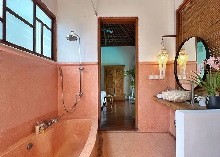 Nicole 5br Paradise, Quiet Area In Oberoi Villa