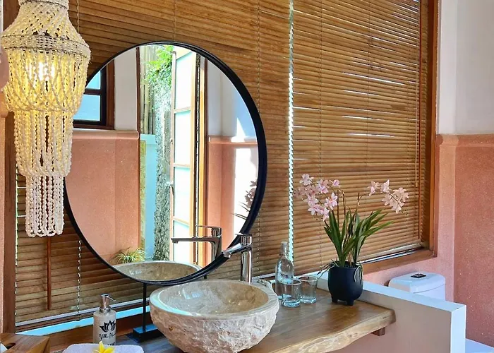 Villa Nicole 5br Paradise, Quiet Area In Oberoi *